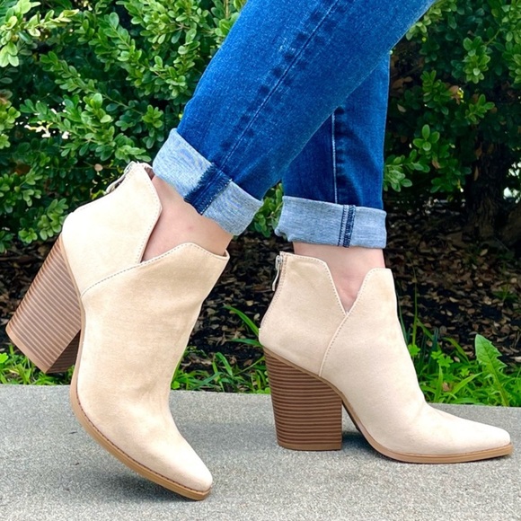 Qupid Tortilla Beige Suede Ankle Boots (like new!) - Picture 3 of 12